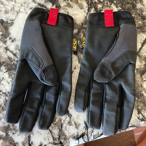 Black Mechanix Wear Work Gloves - Picture 3 of 3